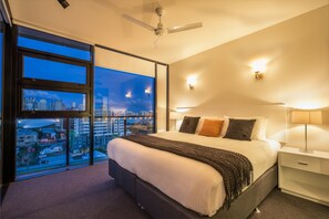 Apartemen Deluks, 2 kamar tidur | 1 kamar tidur, meja kerja, ruang kerja ramah laptop, dan kedap suara