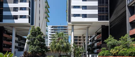 Piscina externa, espreguiçadeiras