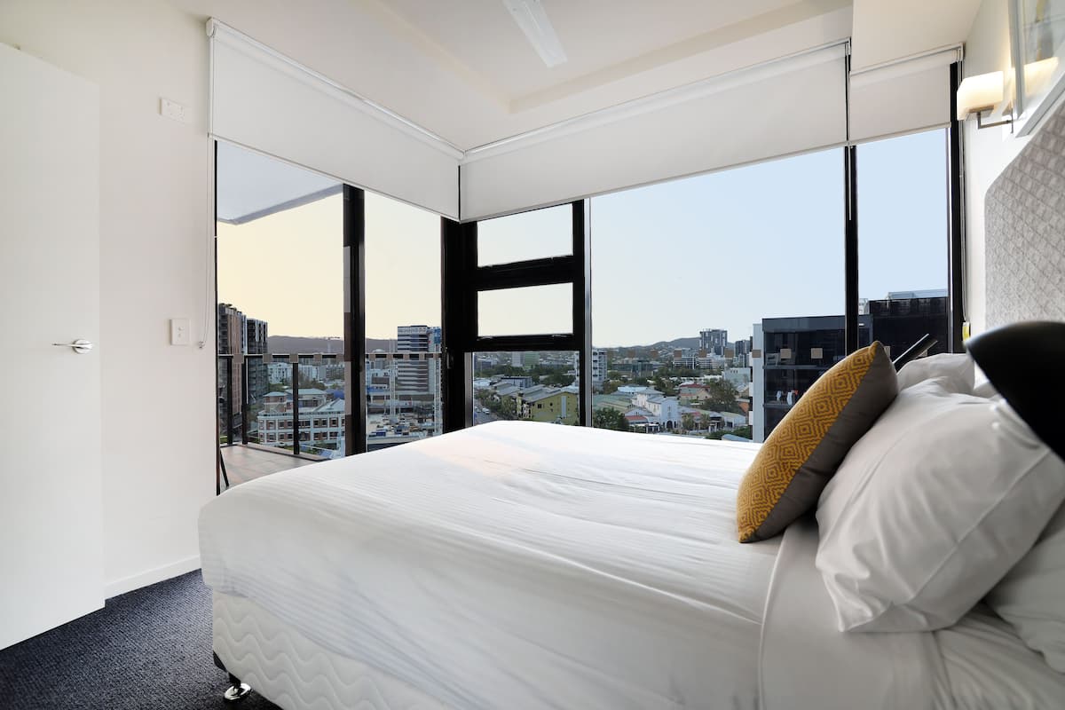 Appartement, 3 slaapkamers (Dual Key) | 1 slaapkamer, een bureau, een laptopwerkplek, geluiddichte muren