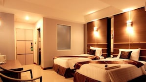 Cribs (free), rollaway beds (surcharge), WiFi (free) - Paragon Place (Pattaya)