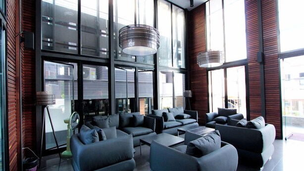 Lobby sitting area - Paragon Place (Pattaya)