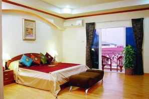 Free cribs/infant beds, rollaway beds, free WiFi - Paragon Place (Pattaya)