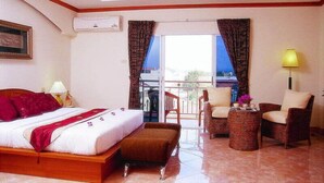 Cribs (free), rollaway beds (surcharge), WiFi (free) - Paragon Place (Pattaya)
