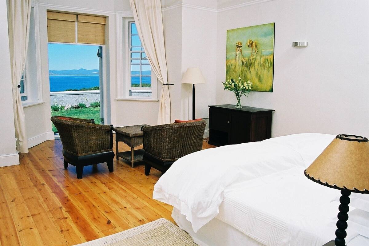 Deluxe Room (Garden) | Minibar, in-room safe, iron/ironing board (on request)