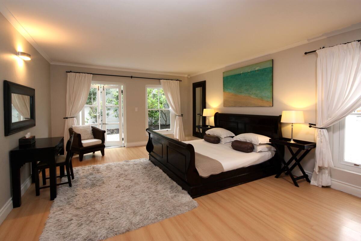 Apartment | Minibar, in-room safe, iron/ironing board (on request)