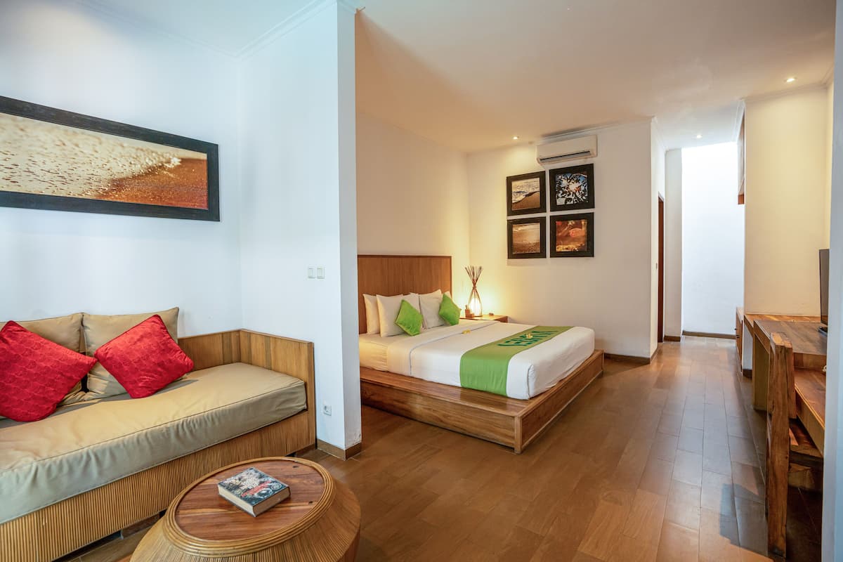 minibar, in-room safe, desk, rollaway beds