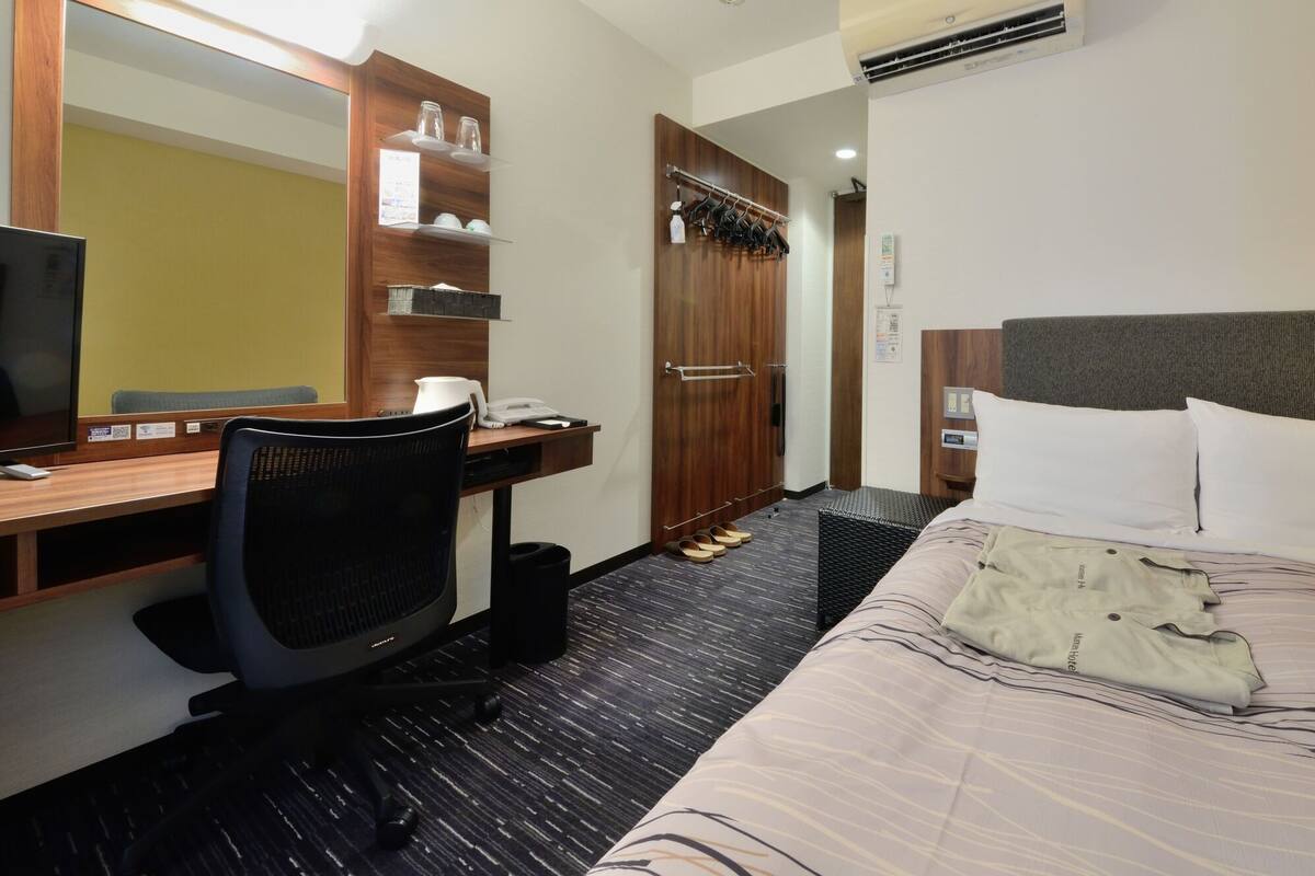 In-room safe, desk, iron/ironing board (on request), free WiFi