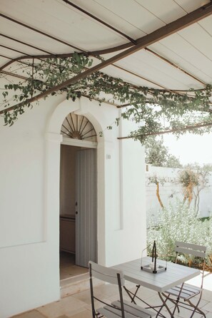 Standard Double Room | Minibar, in-room safe, desk, soundproofing - Masseria Don Luigi - Luxury Farmhouse (Fasano)
