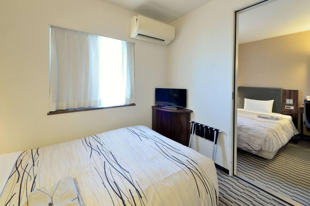 Desk, blackout curtains, free WiFi, bed sheets