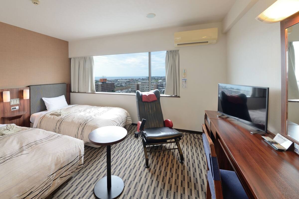 Desk, blackout curtains, free WiFi, bed sheets