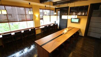 Daily cooked-to-order breakfast (JPY 1460 per person)