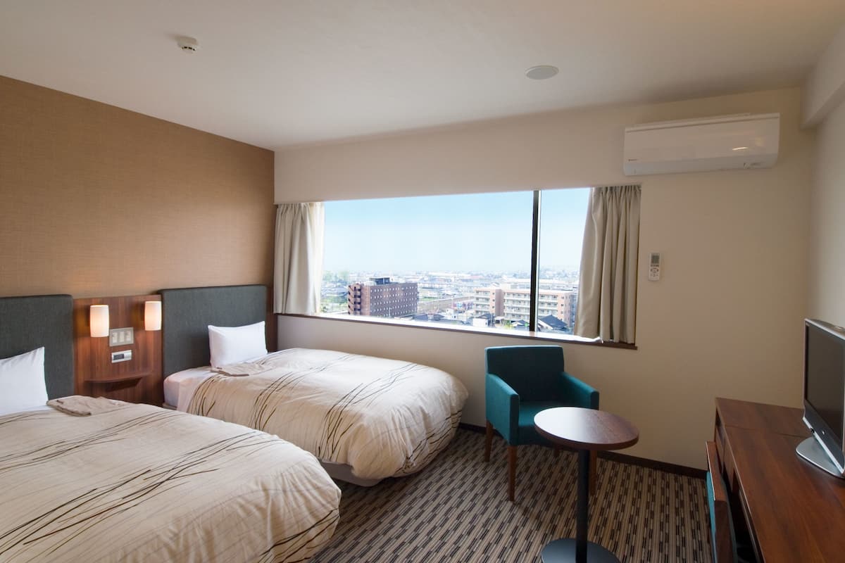 desk, blackout curtains, free wifi, bed sheets