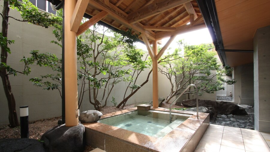 鱼津曼藤站前酒店