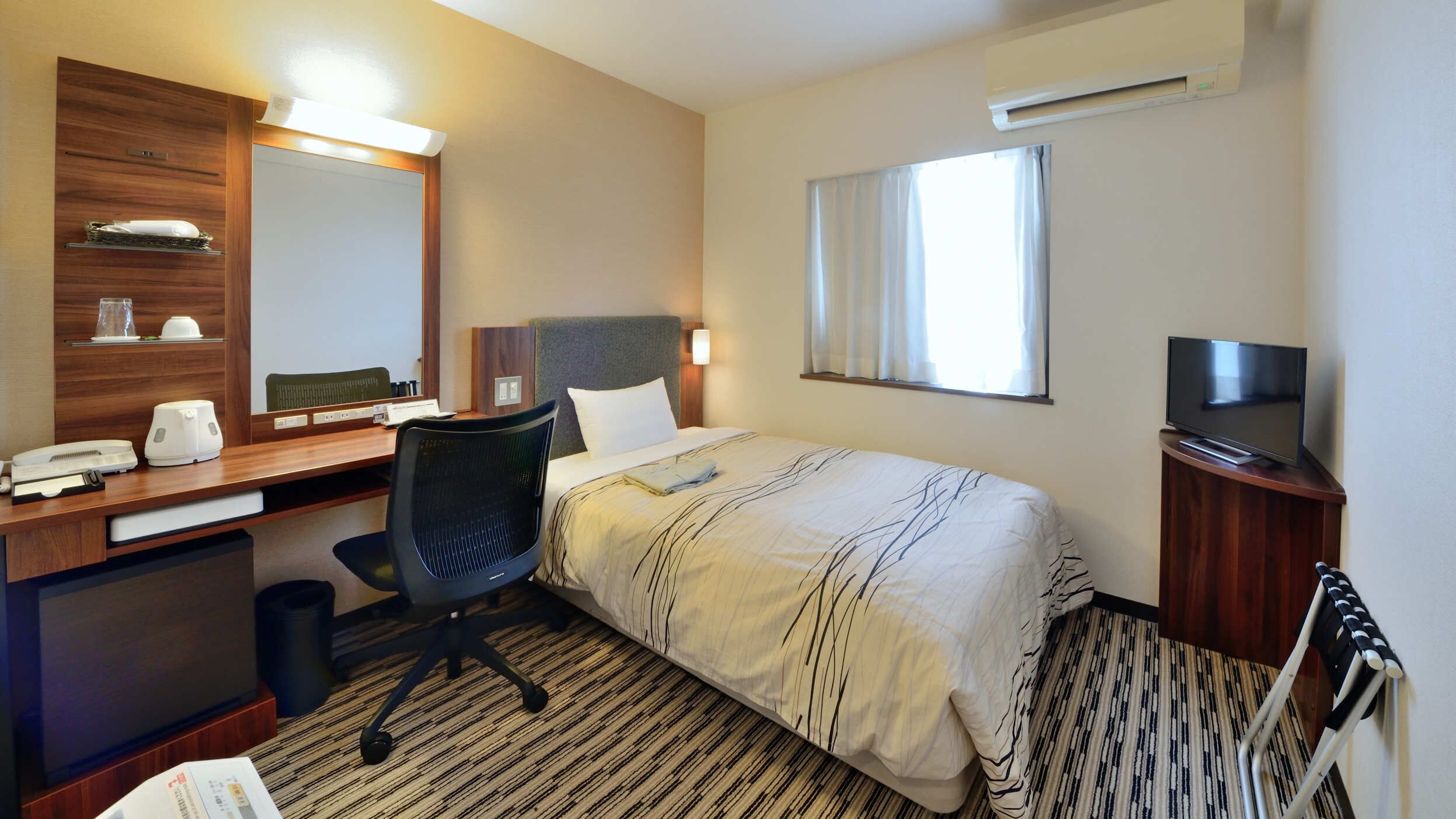 Desk, blackout curtains, free WiFi, bed sheets