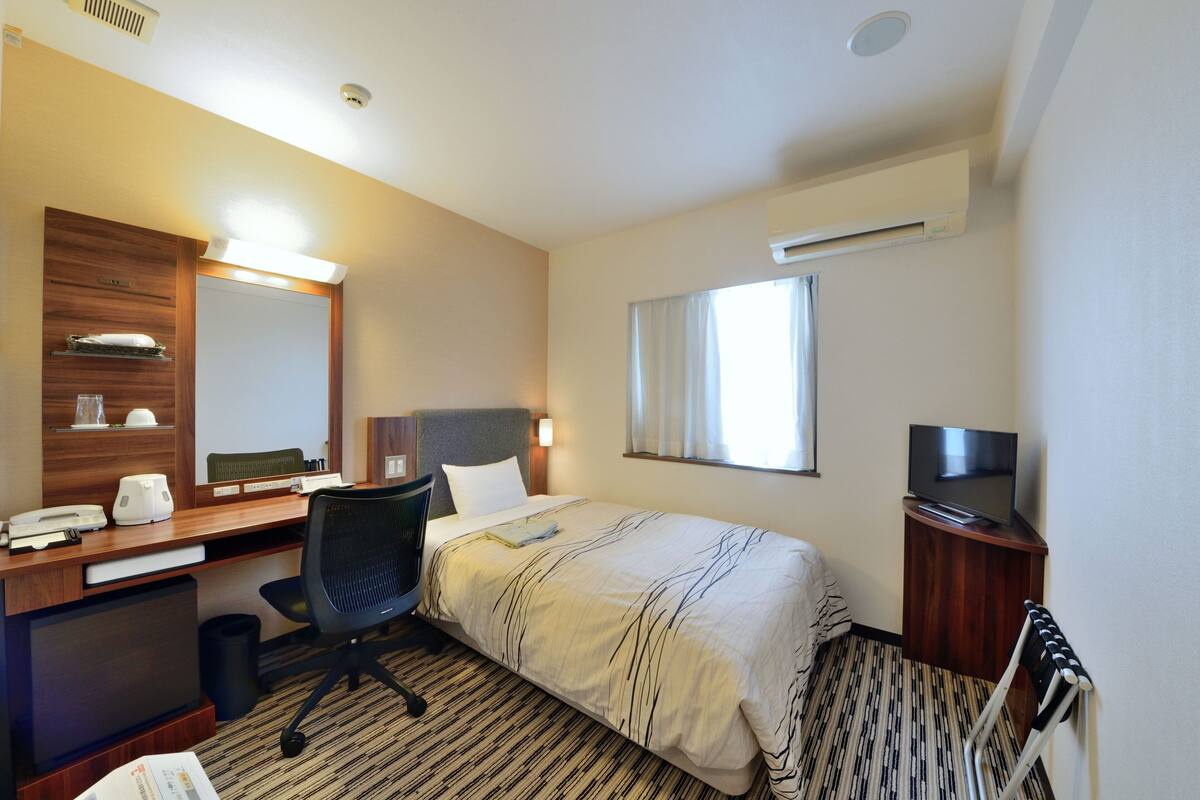 Desk, blackout curtains, free WiFi, bed sheets