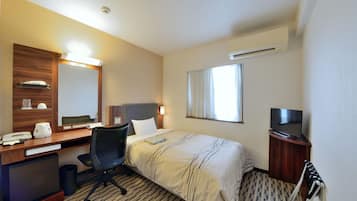 Desk, blackout drapes, free WiFi, bed sheets