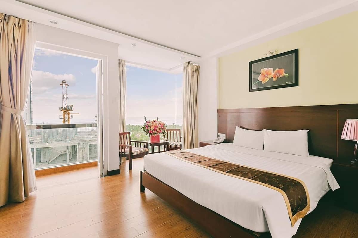 Minibar, in-room safe, individually furnished, desk