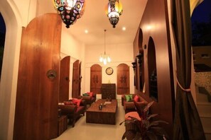 Lobby sitting area - Riad Hua Hin Hotel (Hua Hin)