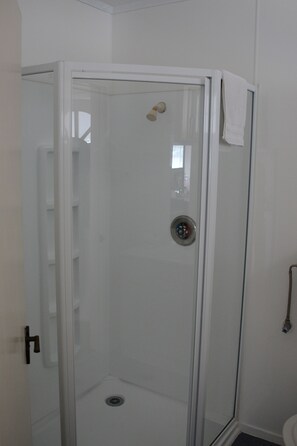 Bathroom shower - Abbeycourt Motel (Lower Hutt)