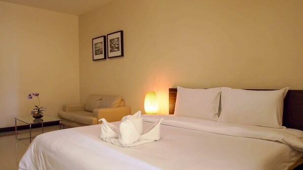 高级房 | 迷你吧、客房内保险箱、遮光窗帘、免费 WiFi