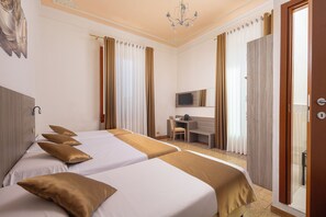 Pillowtop beds, minibar, in-room safe, desk - Astrid Hotel (Florence)