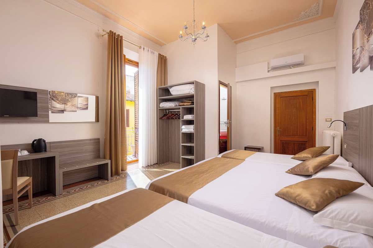 Pillowtop beds, minibar, in-room safe, desk