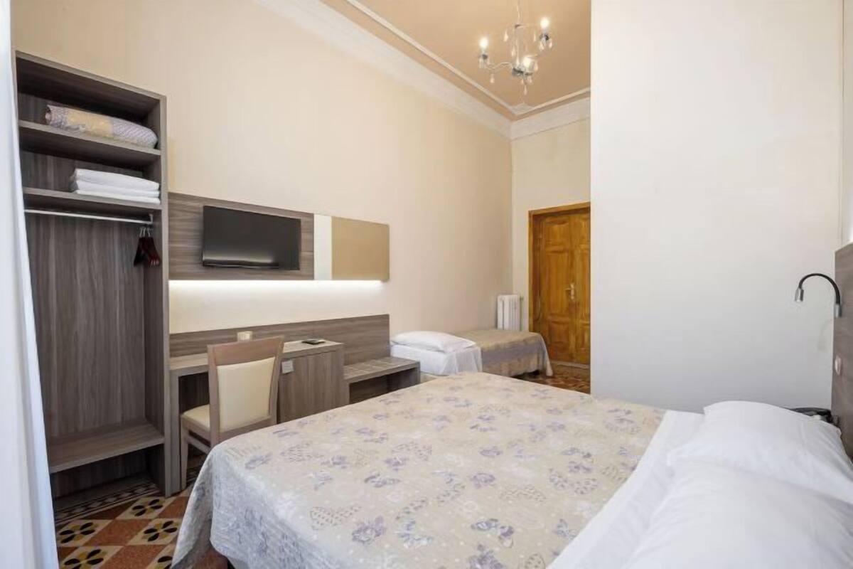 Surmatelas, minibar, coffres-forts dans les chambres, bureau
