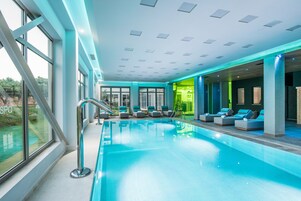 Sauna, hot tub, steam room, Turkish bath/hammam, body treatments