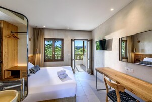 In-room safe, iron/ironing board, free WiFi