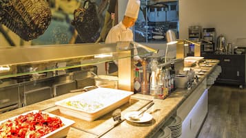 Se sirven desayunos, cenas y cocina portuguesa