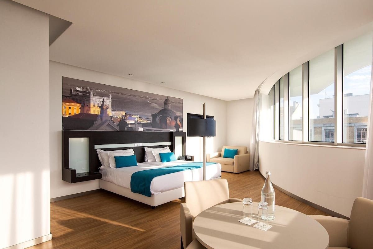 Executive Room, 1 Queen Bed with Sofa bed | 1 bedroom, minibar, in-room safe, individually decorated