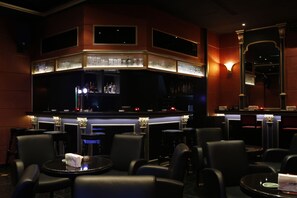 Bar (on property) - Broadway Hotel (Dubai)