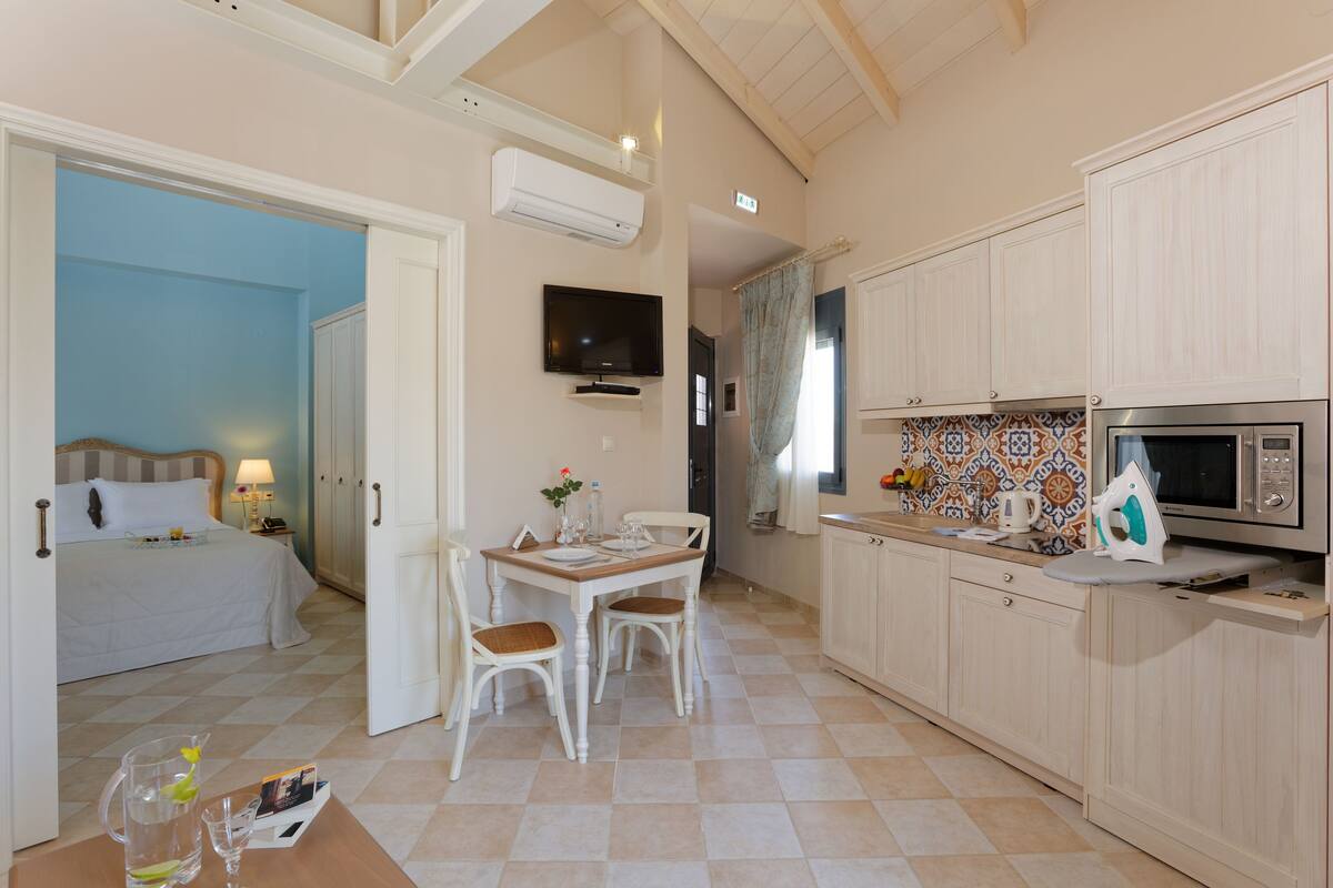 superior suite, 1 bedroom | 1 bedroom, premium bedding, in-room safe, desk