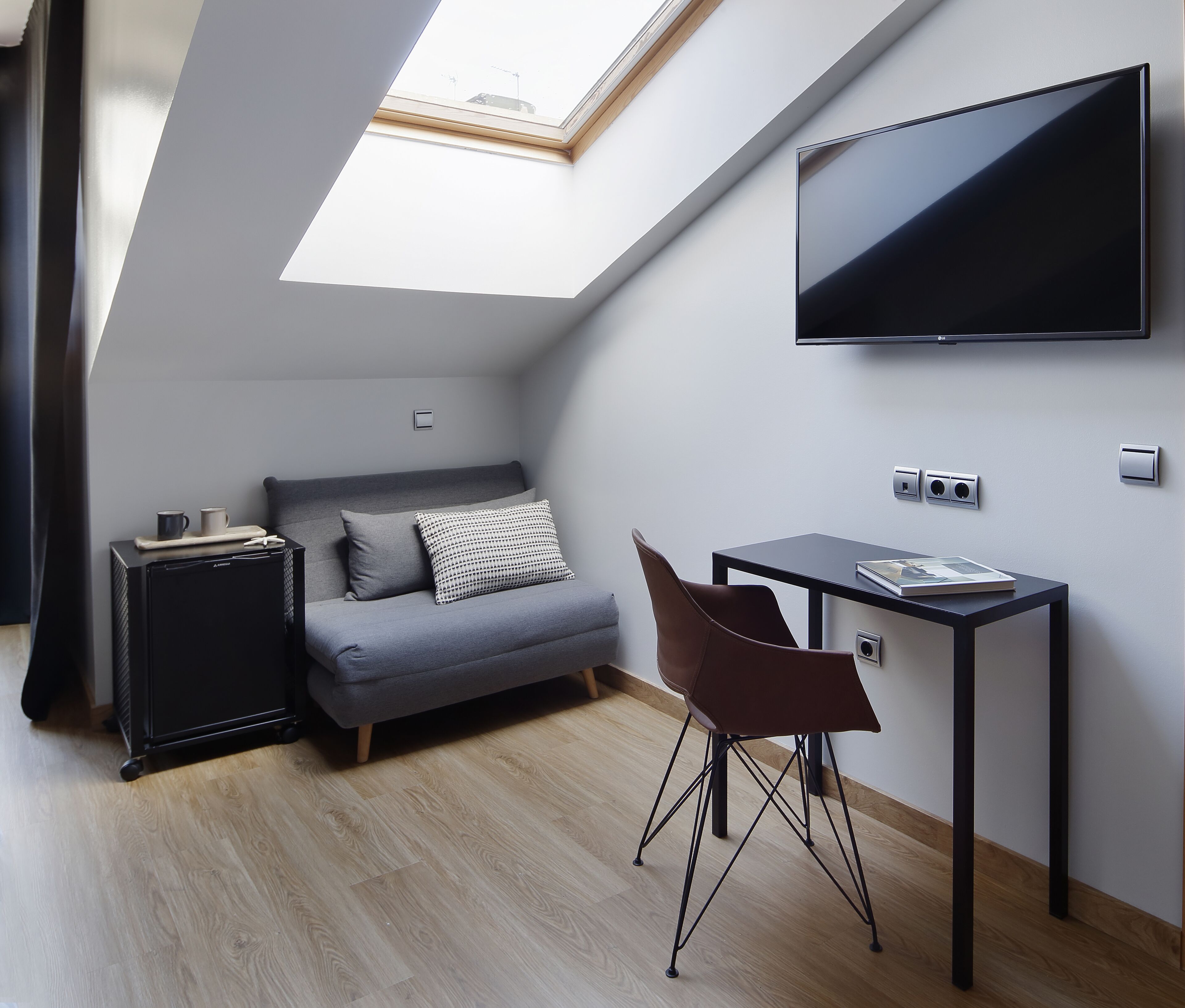 superior double room | minibar, in-room safe, desk, blackout curtains