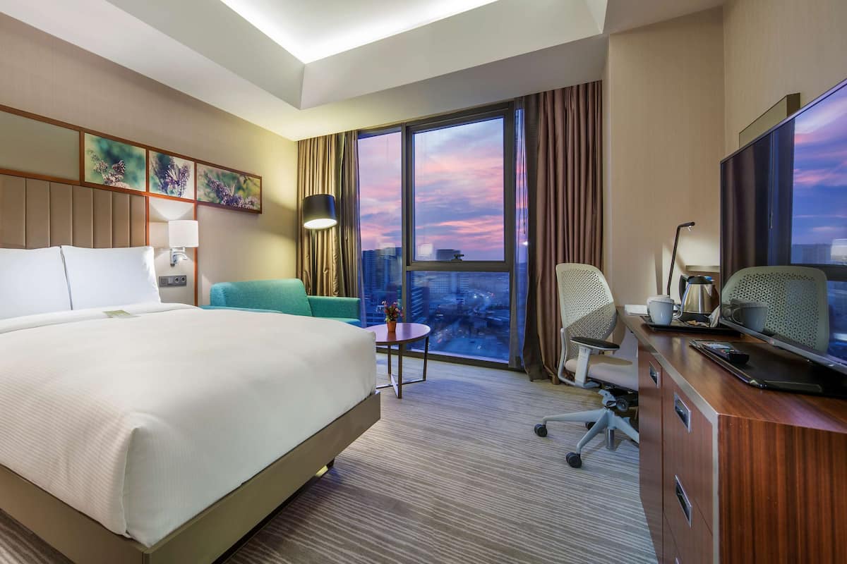 1 bedroom, premium bedding, minibar, in-room safe
