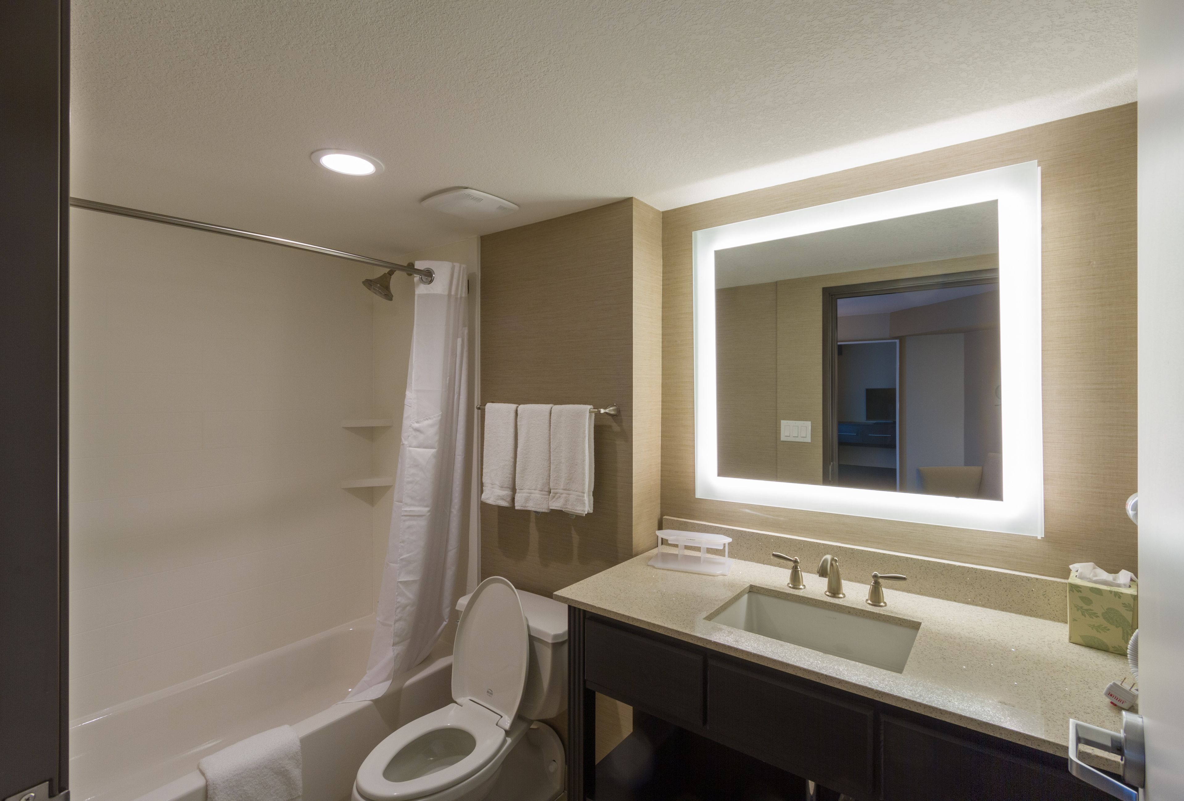 Photo - Holiday Inn Express & Suites San Antonio Medical - Six Flags by IHG