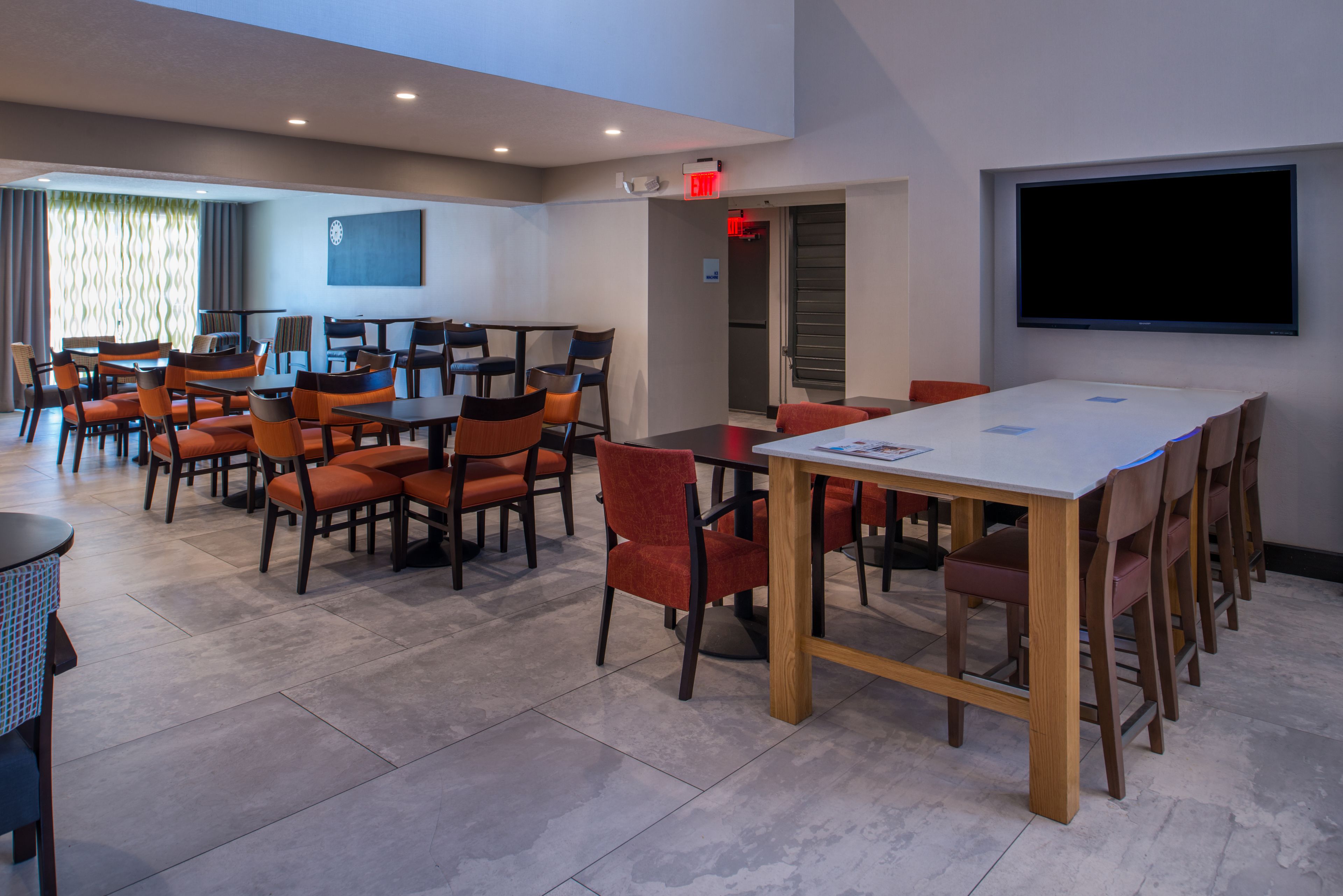 free buffet breakfast on weekdays