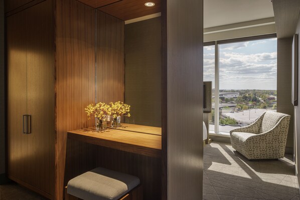 Premium bedding, down comforters, in-room safe, desk - Hyatt Regency Tysons Corner Center (McLean)