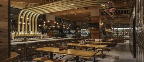 Breakfast, lunch, dinner served; American cuisine, alfresco dining