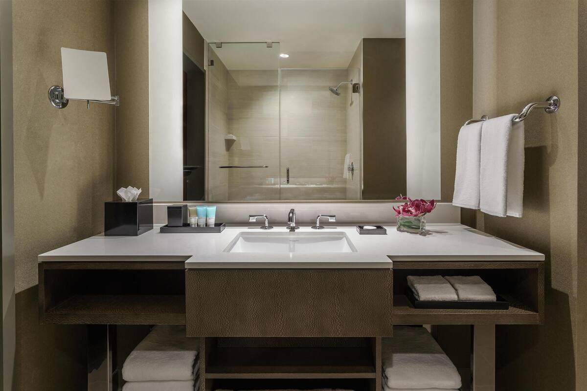Free toiletries, hair dryer, bathrobes, towels
