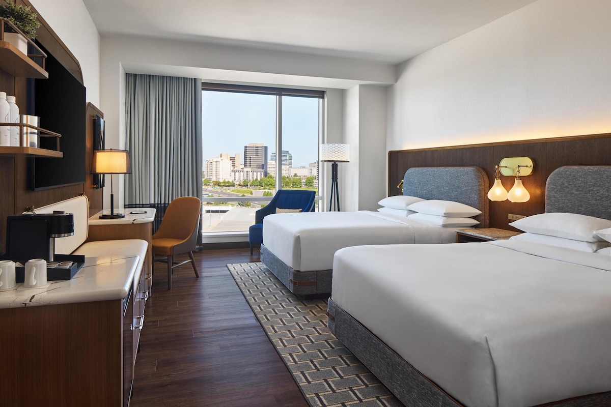 Premium bedding, down comforters, in-room safe, desk