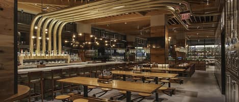 Déjeuner, dßner et souper servis sur place, restaurant en plein air