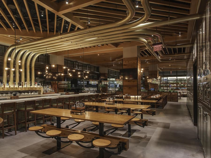 Frokost, lunsj og middag serveres, amerikanske retter, uteservering