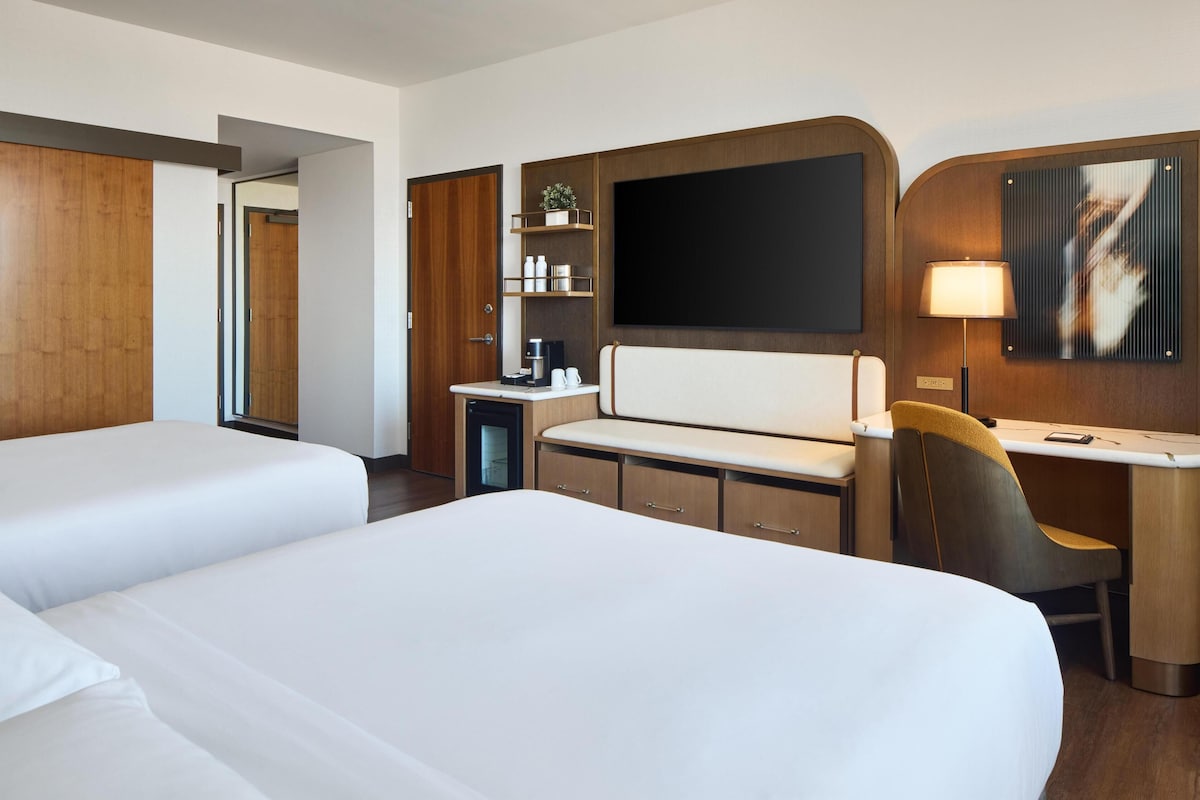 Premium bedding, down comforters, in-room safe, desk