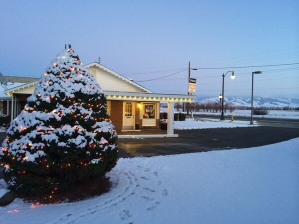 Property entrance - Walla Walla Garden Motel (Walla Walla)