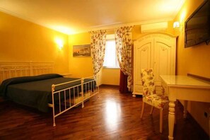 Dobbeltrom | Safe på rommet, lydisolert og barnesenger (inkludert)