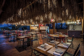 6 restaurants, breakfast, lunch, dinner served; international cuisine