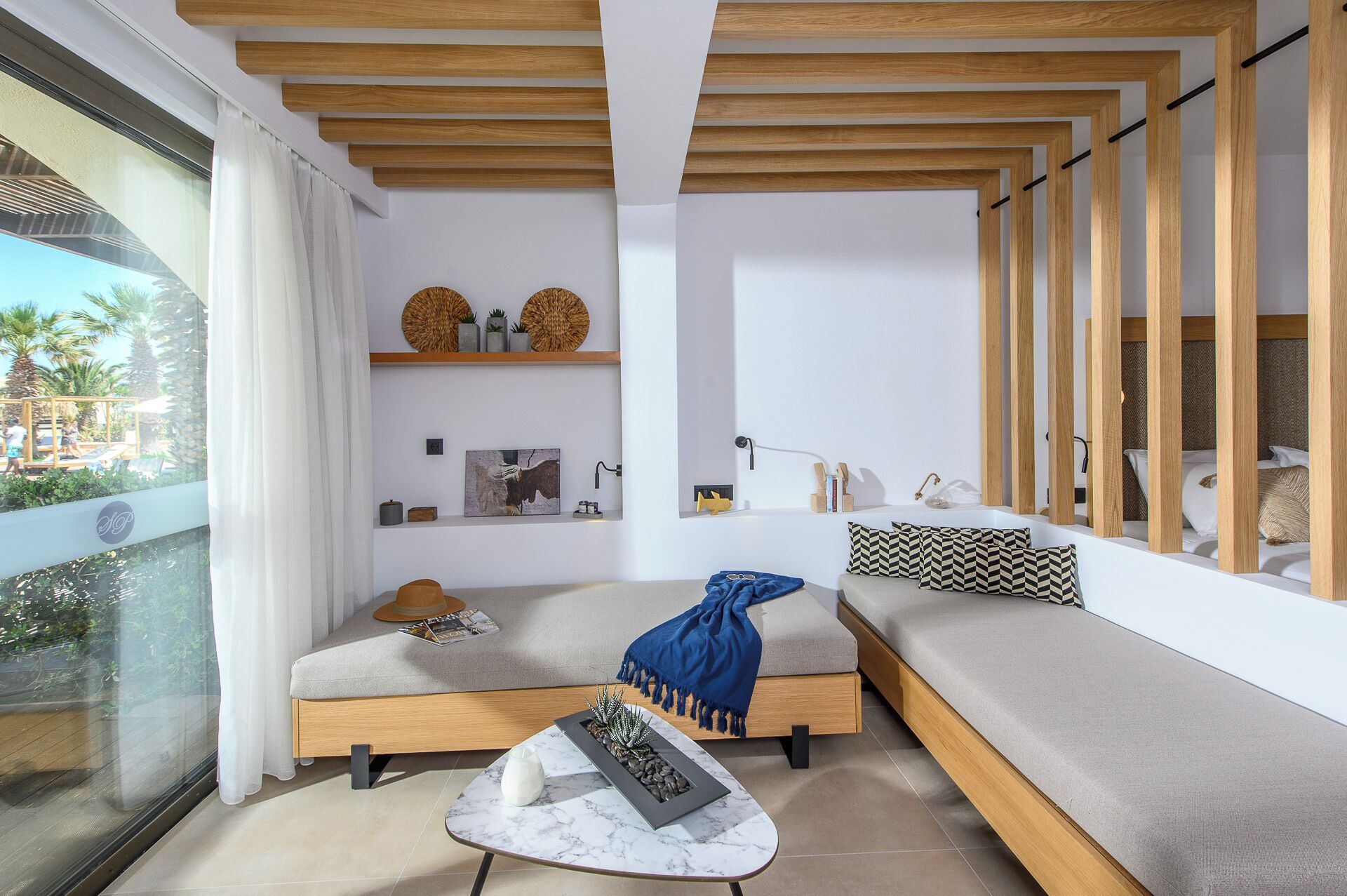 family room | 1 bedroom, in-room safe, free wifi, bed sheets