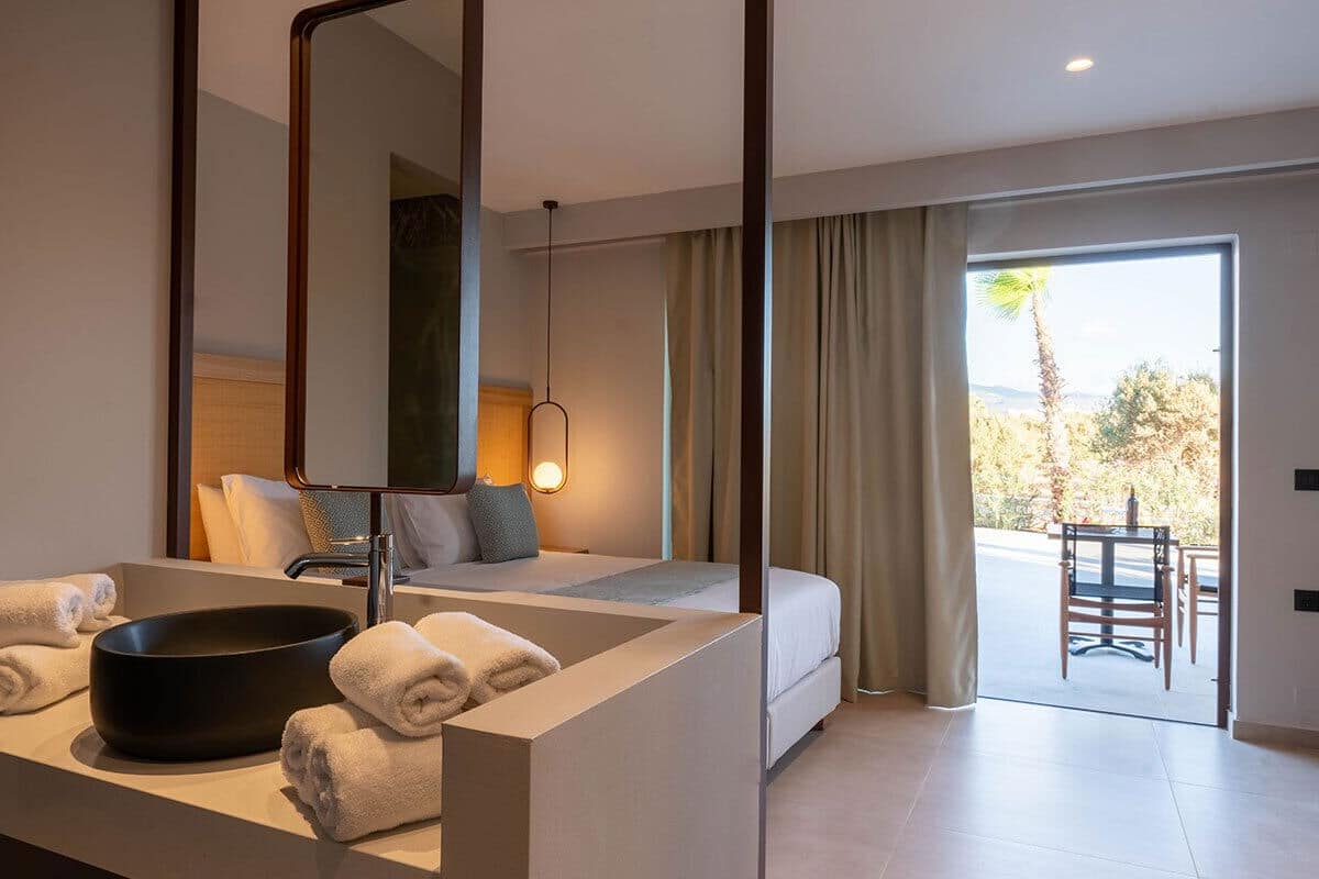 family suite direct access to sharing pool | 1 bedroom, in-room safe, free wifi, bed sheets