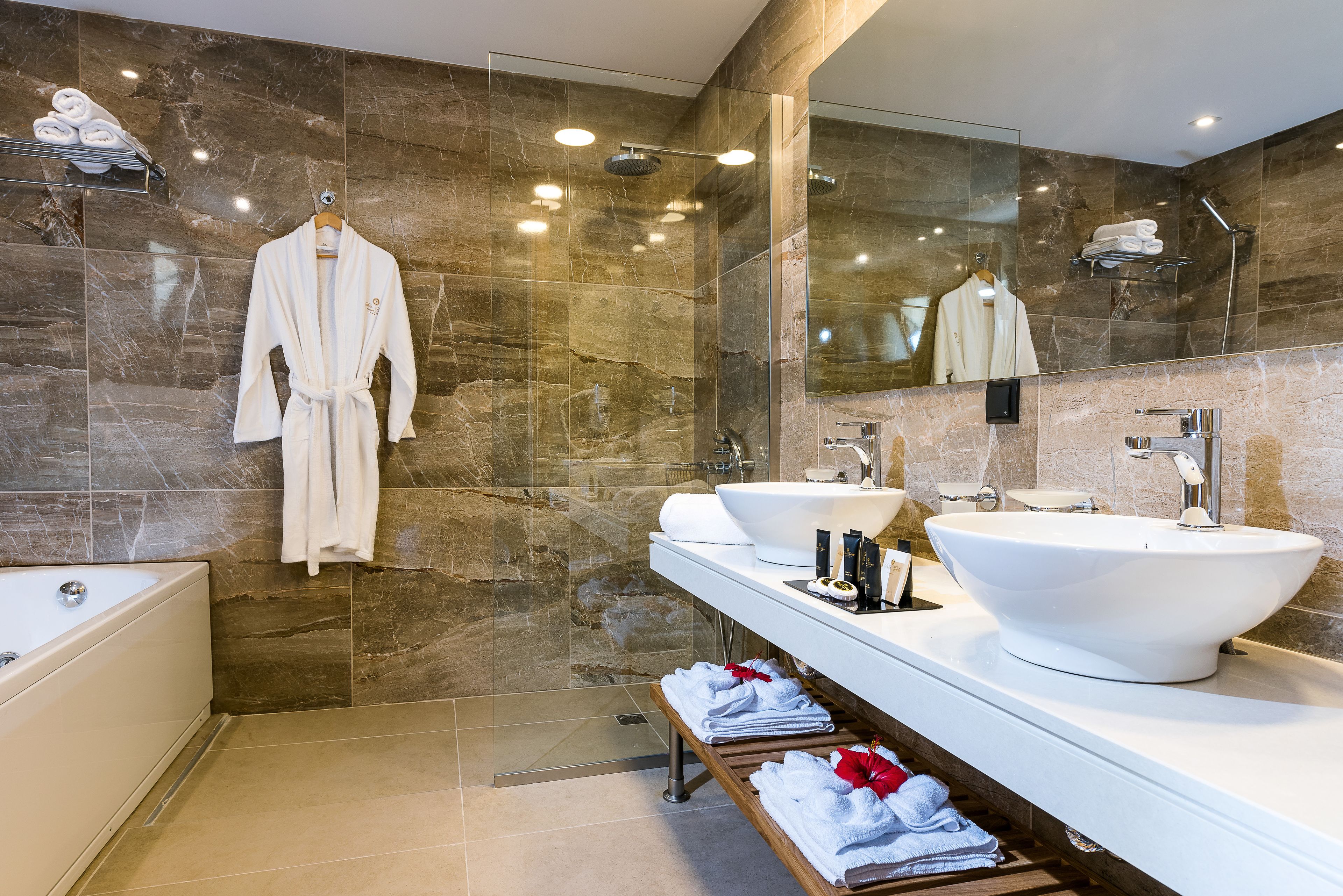 family suite, jetted tub, pool view | bathroom | bathtub, free toiletries, hair dryer, slippers